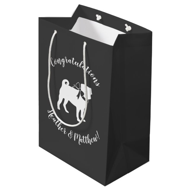 Mops Dog Baby Duwer Thema Welpe Geschlecht Neutral Mittlere Geschenktüte (Rückseite Schrägansicht)