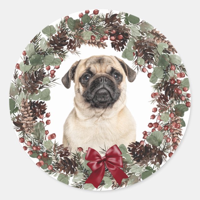 Mops Dog Red Bow Pinecone Kranz Weihnachten Runder Aufkleber (Vorderseite)