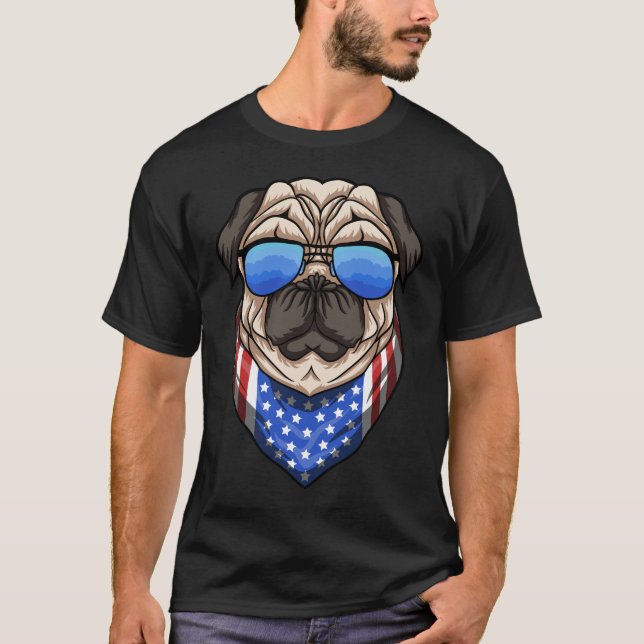 Mops Dog Sunglasses USA Flag Bandana Cool T-Shirt (Vorderseite)