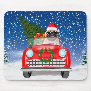 Mops-Hund fährt Auto im Schnee Weihnachten Mousepad