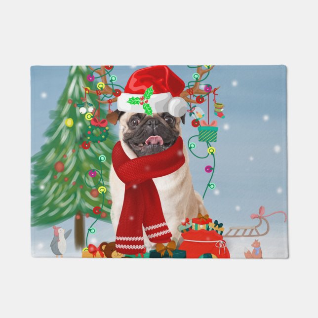Mops Hund im Schnee mit Weihnachtsgeschenken Fußmatte (Vorderseite)