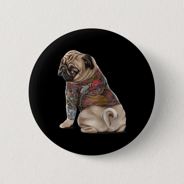 Mops Hund mit traditionellem japanischen Drachen T Button (Vorderseite)