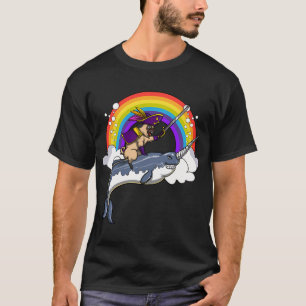 Mops-Hund-Pirat reitet Narwal-Fisch T-Shirt