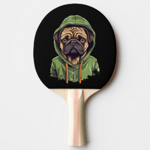 Mops Hund trägt grüne Hoodie Tischtennis Schläger