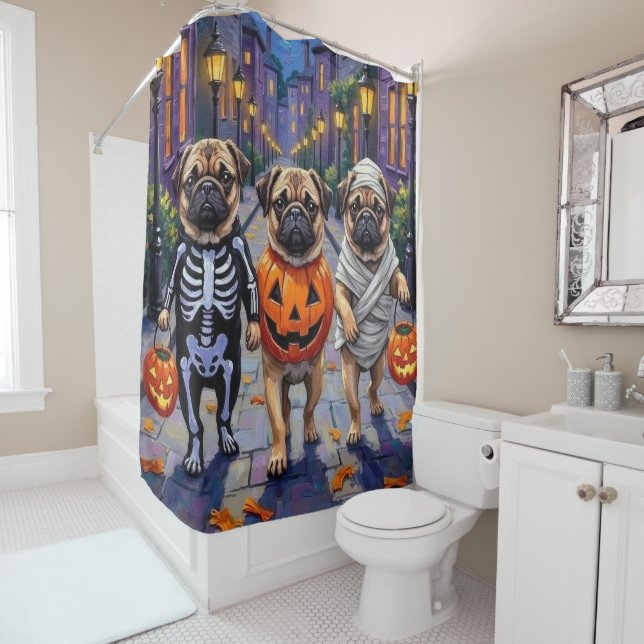 Mops Hunde Trick-oder-Treating in Halloween-Kostüm Duschvorhang (Beispiel)