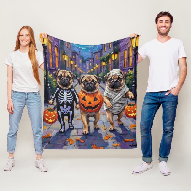 Mops Hunde Trick-oder-Treating in Halloween-Kostüm Fleecedecke (Beispiel)