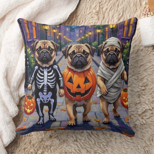 Mops Hunde Trick-oder-Treating in Halloween-Kostüm Kissen (Decke)