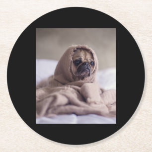 Mops in Blanket Niedlicher Mops Hund Lover Geschen Runder Pappuntersetzer