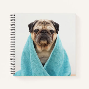 Mops in einem Handtuch Notizbuch