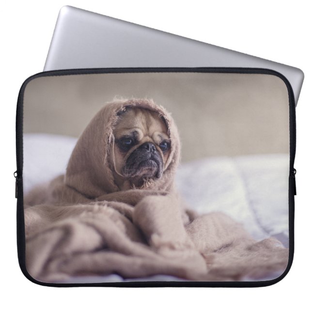 Mops in einem Niedlichen Mops Laptopschutzhülle (Vorderseite)