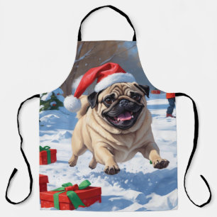 Mops in Schnee mit Weihnachtsmütze laufend Schürze