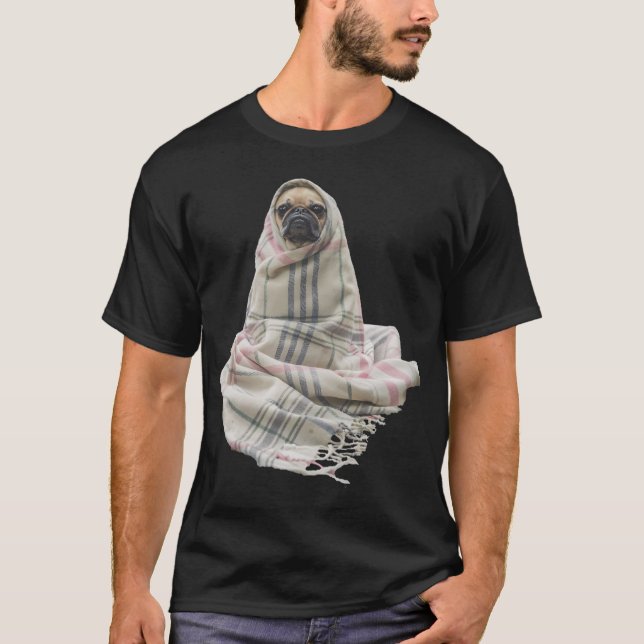 Mops in Teppich T-Shirt (Vorderseite)
