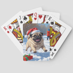 Mops läuft im Schnee mit Weihnachtshut Spielkarten