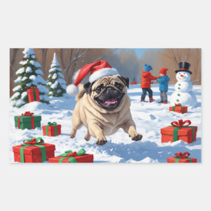 Mops läuft im Schnee mit Weihnachtsmütze Rechteckiger Aufkleber