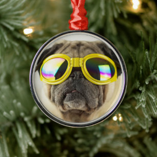 Mops mit Goggles Ornament Aus Metall