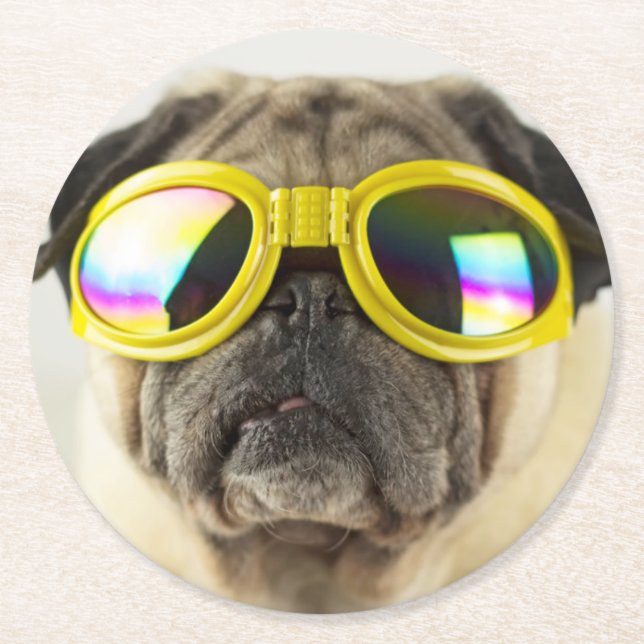 Mops mit Goggles Runder Pappuntersetzer (Vorderseite)