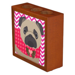 Mops mit Punkten auf heißem Rosa-und Stifthalter