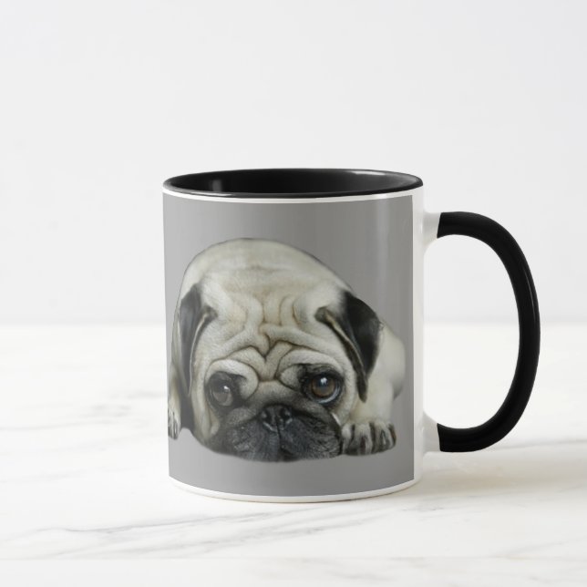 Mops nichts, das besser als Mops ist, umarmt Tasse (Rechts)