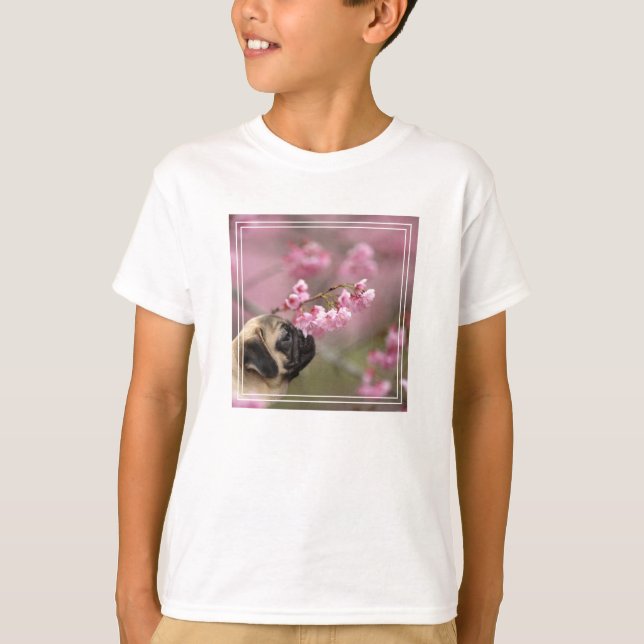 Mops riecht Kirschblüten T-Shirt (Vorderseite)