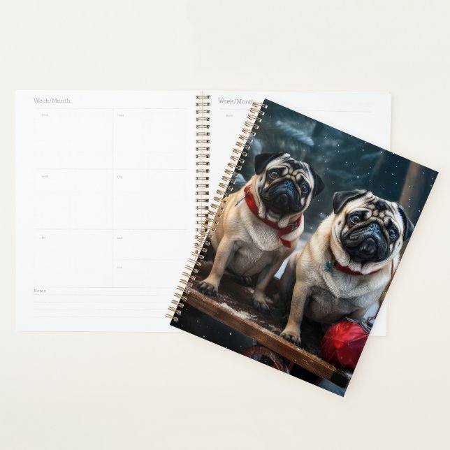 Mops Snowy Sleigh Weihnachtsdekor Planer (Anzeige)