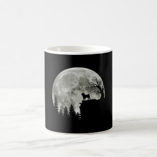 Mops Stehend auf Mondschein Halloween Kaffeetasse