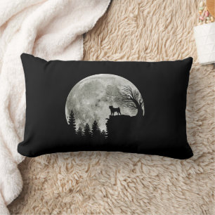Mops steht auf dem Mond, ein heißer Halloween Lendenkissen