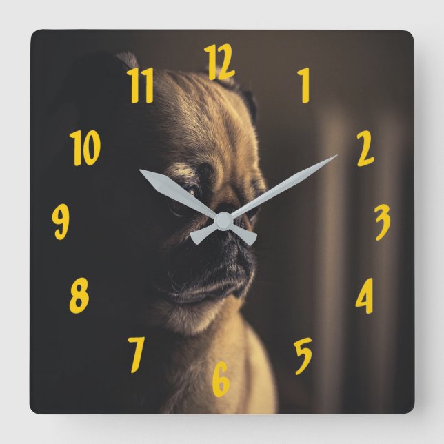 Mops tief in Gedanken Quadratische Wanduhr (Vorderseite)