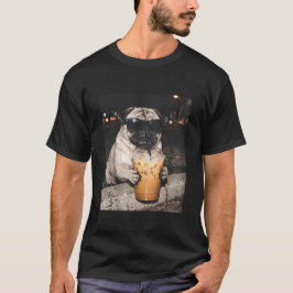 Mops trinkt eisgekühlten Kaffee lustiger Hunde-Mem T-Shirt