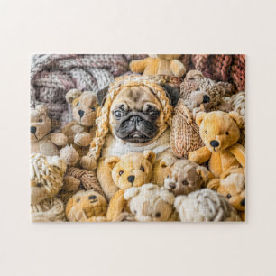 Mops umgeben von satten Teddybären