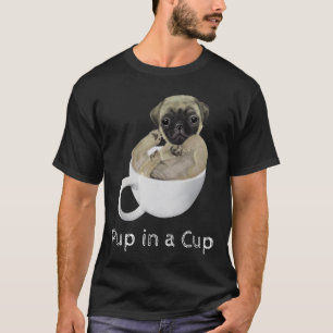 Mops Welpe in einem Teacup T-Shirt