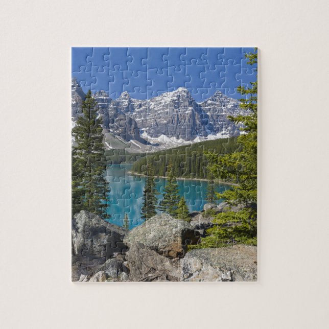 Moraine Lake, Canadian Rockies, Alberta, Kanada (Vertikal)