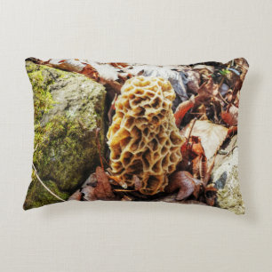 Morel Mushroom in der Wildnis Dekokissen