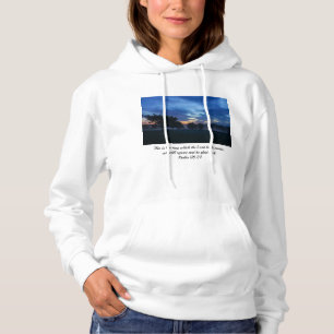 Morgendämmerung und Nebelausbruch Hoodie