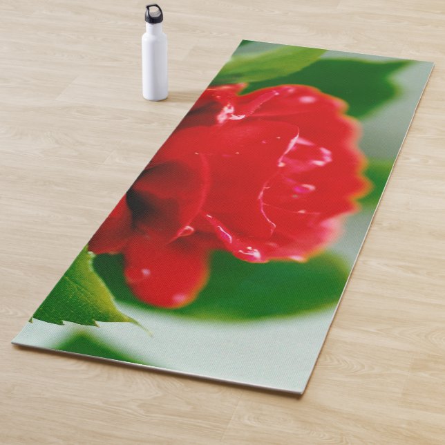 Morgengrauen rote Rose mit Taubstropfen Yogamatte (Beispiel)