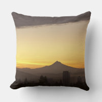 Morgenhimmel über Portland und Mt. Hood, Oregon