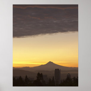 Morgenhimmel über Portland und Mt. Hood, Oregon Poster