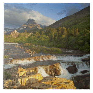 Morgenlicht begrüßt Swiftcurrent Falls in der Fliese