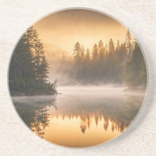 Morgennebel am Fluss in den Pinien Getränkeuntersetzer