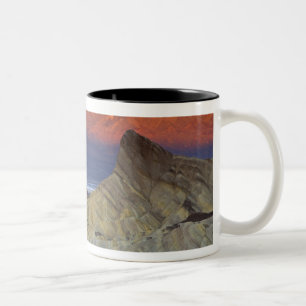 Morgens erstes Licht am Zabriskie Point und Zweifarbige Tasse