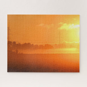 Morgensonnenaufgang mit Nebel