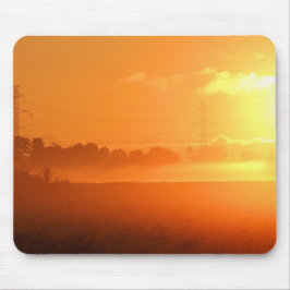 Morgensonnenaufgang mit Nebel Mousepad