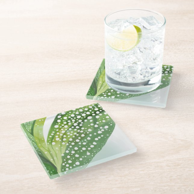 Morgentau Grüner Blatt Glasuntersetzer (Schrägansicht)