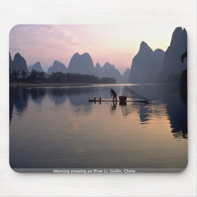 Morgenüberfahrt auf Fluss Li, Guilin, China Mousepad (Vorne)