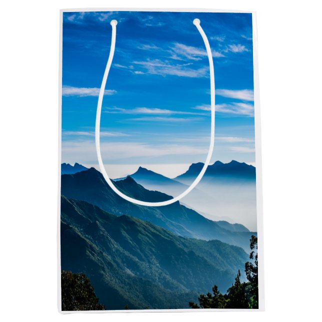 Morning Mountains Mist Landscape Mittlere Geschenktüte (Vorderseite)