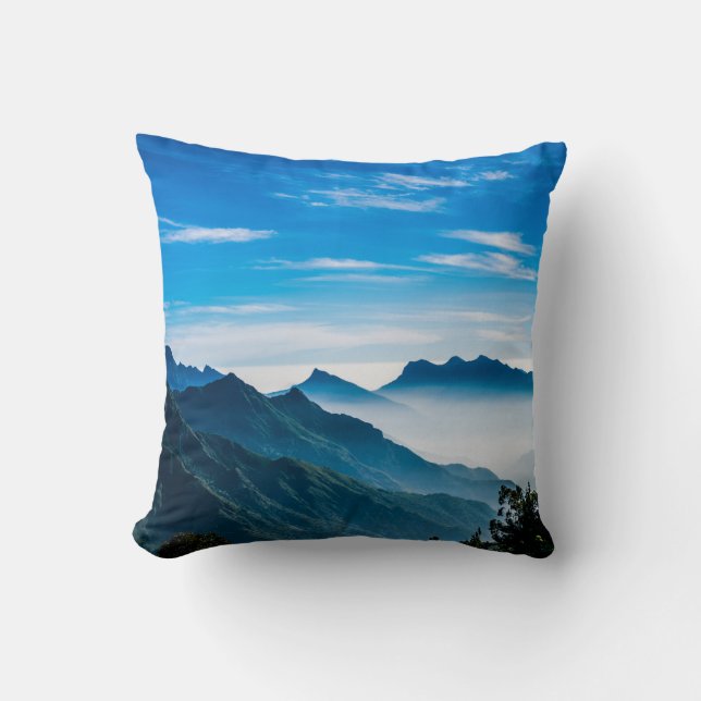 Morning Mountains Nebellandschaft Kissen (Vorderseite)