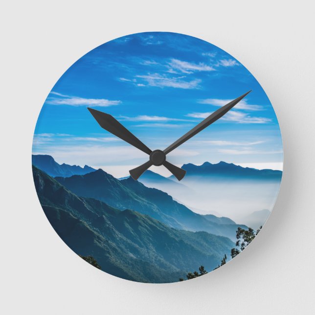 Morning Mountains Nebellandschaft Runde Wanduhr (Vorderseite)
