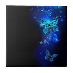 Morpho Butterfly in the Dark Background Fliese
