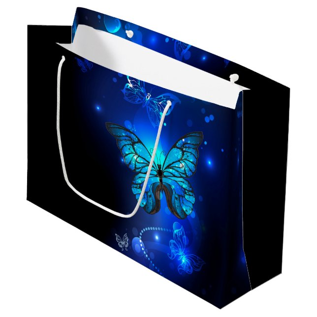 Morpho Butterfly in the Dark Background Große Geschenktüte (Vorderseite Schrägansicht)