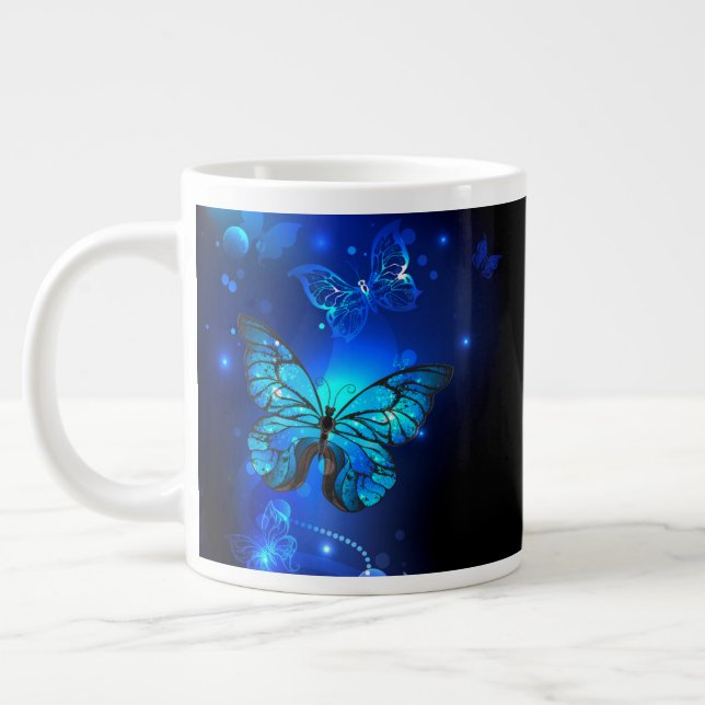 Morpho Butterfly in the Dark Background Jumbo-Tasse (Links)
