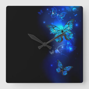 Morpho Butterfly in the Dark Background Quadratische Wanduhr